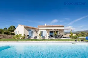 Villa Piscine Chauffée & climatisation, 5min du village - Image 2