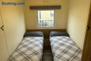 Peaceful Nature Escape - Rhyl Lodge Sleeps 6 - Image 2
