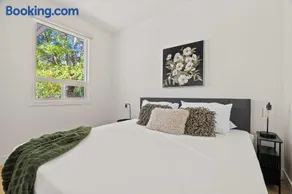 The Lokal 2 Kings Queen Suite in Sunnyside YYC - Image 2
