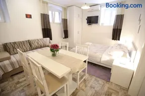 Studio Apartment Laura - Image 2