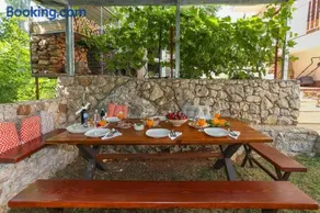 Waterfall House Getaway - Image 3