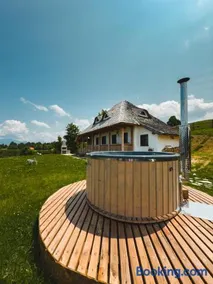 Căsuță tradițională cu ciubăr și saună în Bran - Casa de la Nuci - Image 3