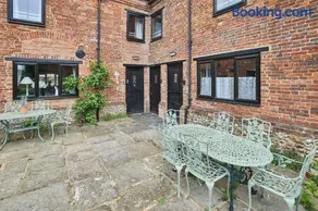 Host & Stay - West Barn - Image 3