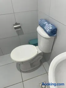 Casa Confortável com duas vagas de garagem e ótima localização - Image 5