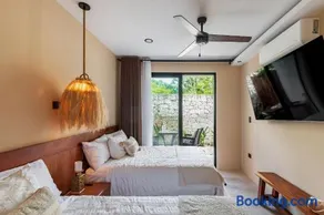 | Suite Boutique P/2 • Swim Up·Patio & Kitchenette - Image 2