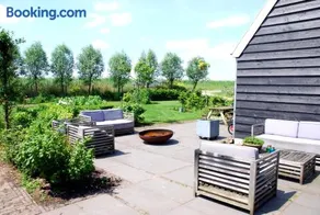 Bed In Waterland - Image 4