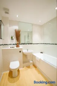 9-15 West Street - Image 4