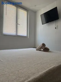 Location in private security residence with free parking, 6 min to Nice center, 1 min for all transports available - Image 1