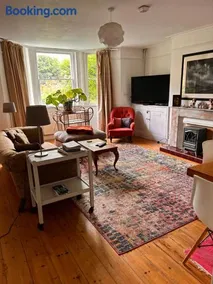 Large flat with garden view near Bath centre - Image 4
