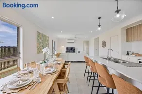 Spacious 4 Bedroom Home, for a Family of 8, Work friendly - Image 2