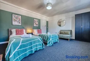 Brewery Loft - 3 Bedroom Bright Spacious apartment in the centre of town, Wifi, Netflix - Image 3