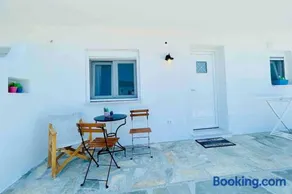 GoAtAndros Cozy Studio Apartment in Gavrio - Image 3