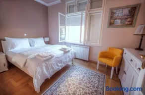 Crown Apartment - Your Royal Stay - Image 1