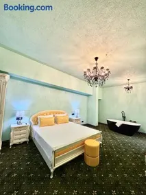 JMR Splendor - Private Sauna & Bathtub Suites - Image 5
