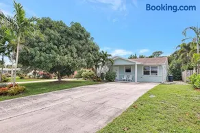 Coastal Retreat Near Downtown Stuart - Image 1