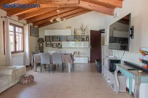 Countryside villa with pool - Image 2