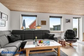 Lovely Holiday Home With Panoramic Views Of The North Sea - Image 4