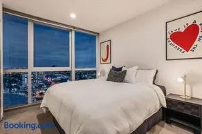 Rooftop Pool 1BR at the Gabba with City Views - Image 1