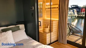 Suite romantique sur l'eau - Sauna, Rooftop, Bain - Image 4
