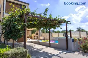 Luxury apartment Alba with pool - Image 5