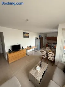 Quiet 2BR Flat in Kissonerga - Image 2