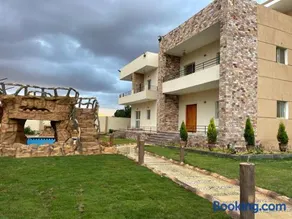 فيلا للايجار اليومى فى الريف الاوربي طريق مصر اسكندرية الصحراوي قريبة من مطار سفنكس وبجوار هايبر وان الصحراوي- 5 غرف نوم-حمام سباحة-شواية- كيدز ايريا- جيم- بلياردو - Image 5