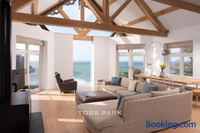 Ocean Penthouse, Contemporary Apt, Sleeps 6, Balcony and Terrace, Parking - Image 1