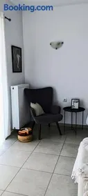 The Beekeeper's Apartment - Image 4