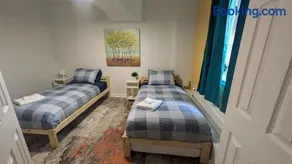 Vibrant and Funky Retreat on Fern Lane, Unit 1 - Image 4