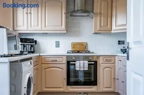 Comfy 3 Bed House - Image 3