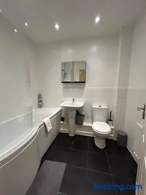 Stunning 2BR house in Colchester - Image 4