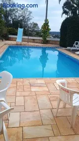 Casa com piscina para até 6 pessoas com duas camas de casal e sofá-cama casal - Image 1