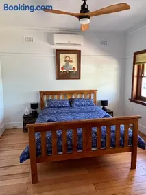 Nilmar Ave - Central Cozy 1950s Wodonga 3br Cottage - Image 3
