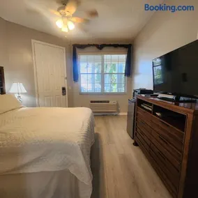 Modern Beach Haven Secure Suite at IMG Academy - Image 4