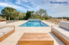 Villa Belvédère Panoramic View Pool Jacuzzi Sauna Boules Sleeps 15 - Image 1