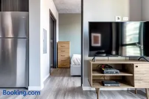 W Loop 1BR w Gym Pool nr Fulton Mkt CHI-289 - Image 4