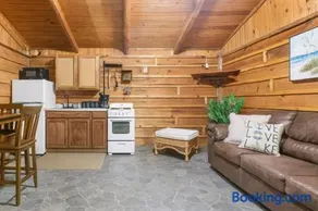 Spacious Wooden Suite #1 By The Lake at Texoma Shores Resort - Image 4