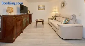 Peaceful Old Town Apartment with Sea and Sunrise Views - Image 2