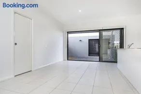 Modern Elegance Near Lakes Train Parks and Beaches - Image 5