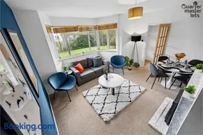 2 Bedroom Bungalow with Parking that Sleeps 6 - Image 3