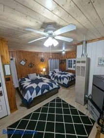 Cozy Studio Cabin #5 Riverside Point Resort - Image 1