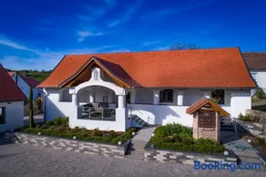 Veloralux Apartman - Image 1