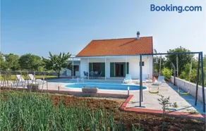Three-Bedroom Holiday Home In Rozovac - Image 4