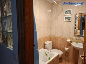 Traditional Spanish townhouse retreat - Image 5