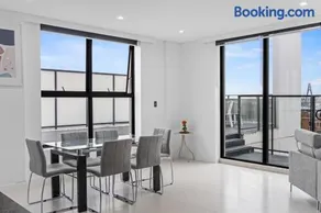 Luxury 3BR Penthouse & Huge Terrace & 2 Parking - Image 1