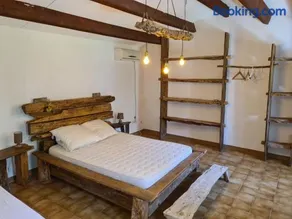 MAISON DE CARACTERE AVEC PISCINE - Image 2
