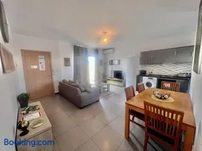 83/3-Lovely 1 Bedroom Penthouse - Image 1