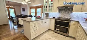 Nature's Blissful Haven - King Bed & Heated Garage - Image 1