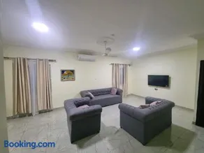 B's Classic and Cozy Apartments - Image 2
