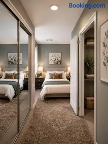 Premium room and private bathroom in mdr-hot-tub - Image 1